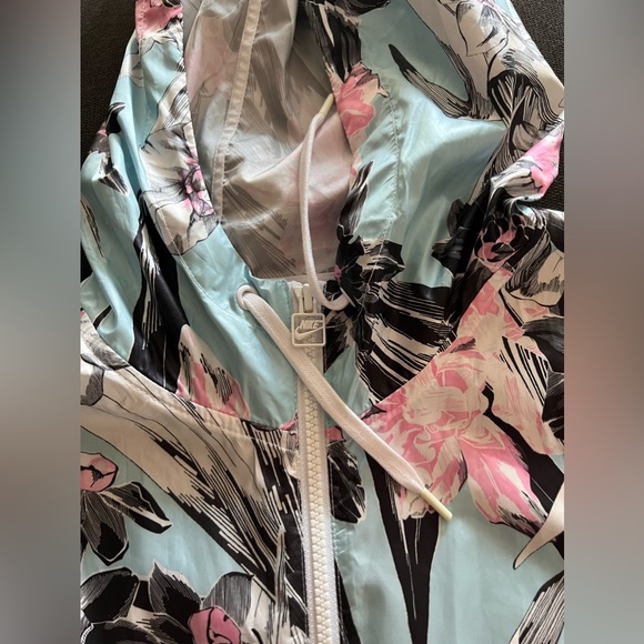 Nike windbreaker, wilfred free turtleneck sweater & champion items! - Picture 2 of 12